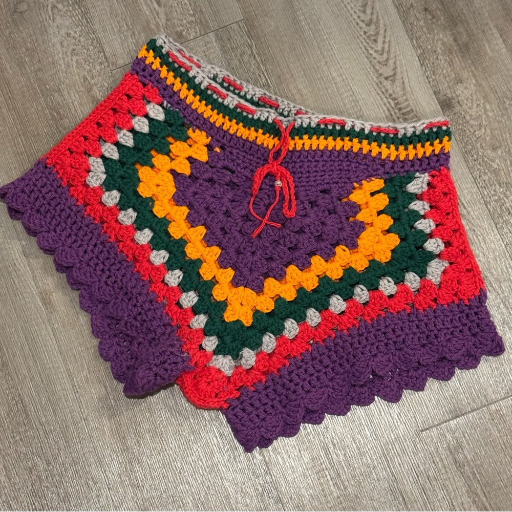 NEW Handmade Crochet Short Shorts With Scalloped Hem Colorful - Size Small - Picture 1 of 5